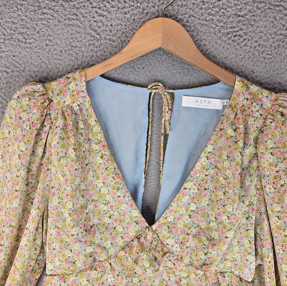 Astr The Label Womens Tie Back Ruffle Cropped Blouse Sz XL Mustard Pink Ditsy - Picture 2 of 14